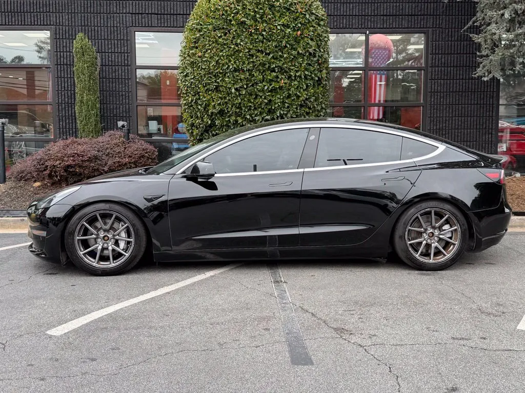 Tesla Model 3 photo 9