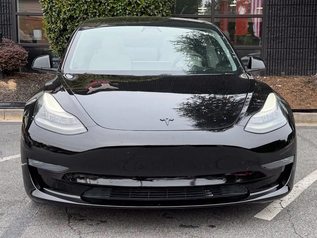 Tesla Model 3 photo 3