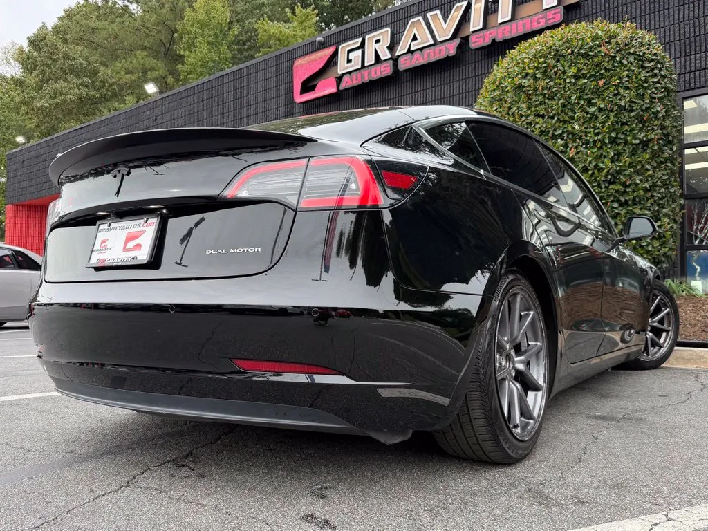 Tesla Model 3 photo 13