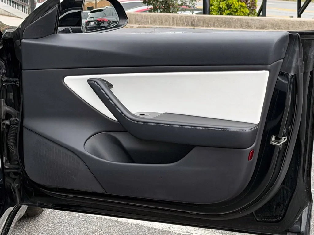 Tesla Model 3 photo 36