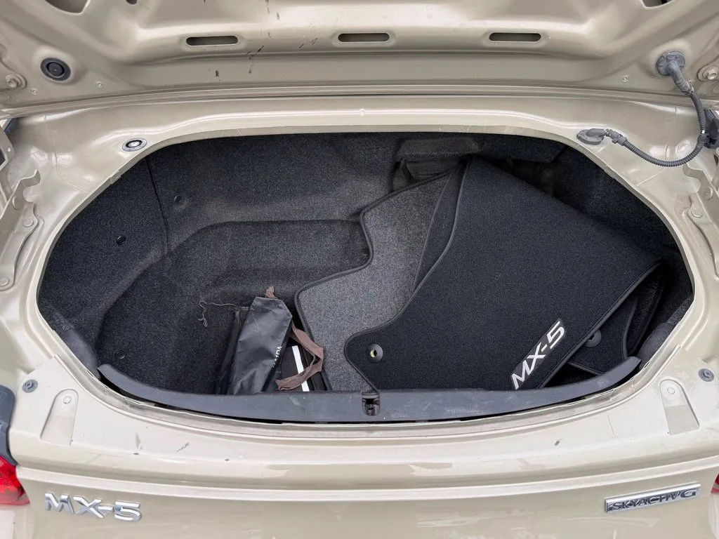 Mazda Miata photo 18