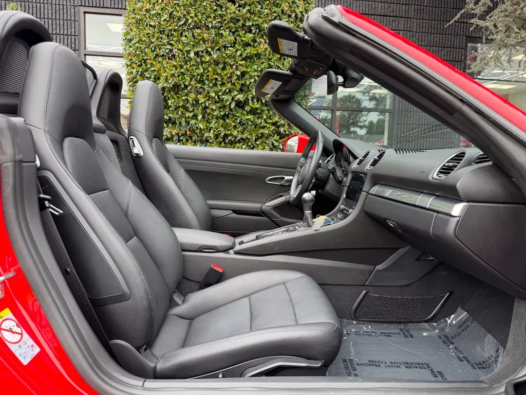 Porsche 718 Boxster photo 32