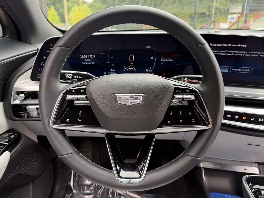 Cadillac Lyriq photo 39