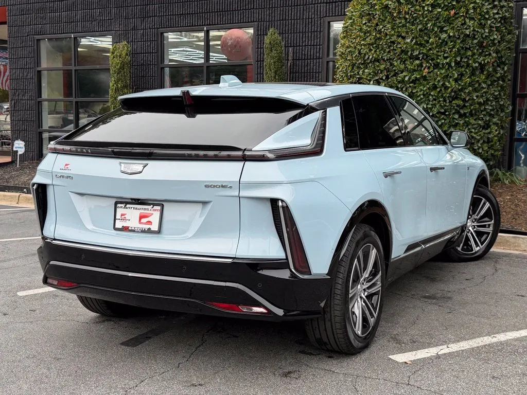Cadillac Lyriq photo 12