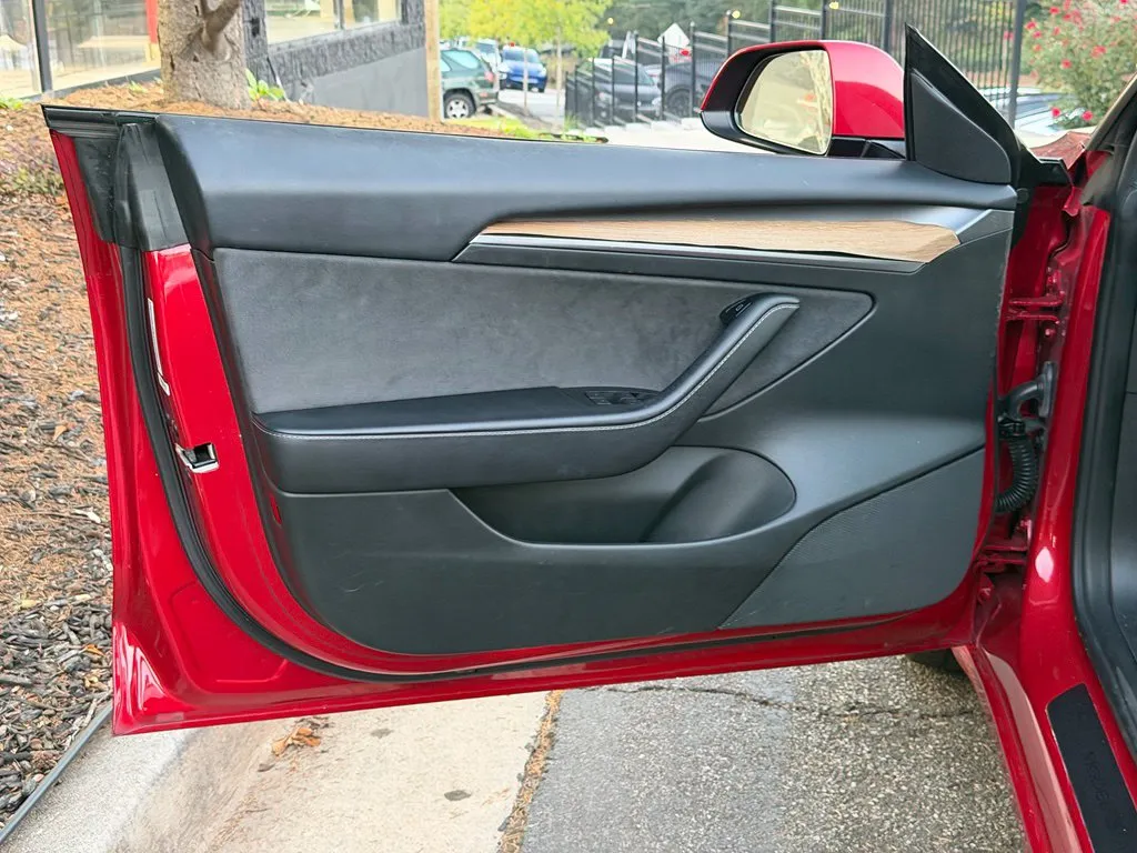 Tesla Model 3 photo 28