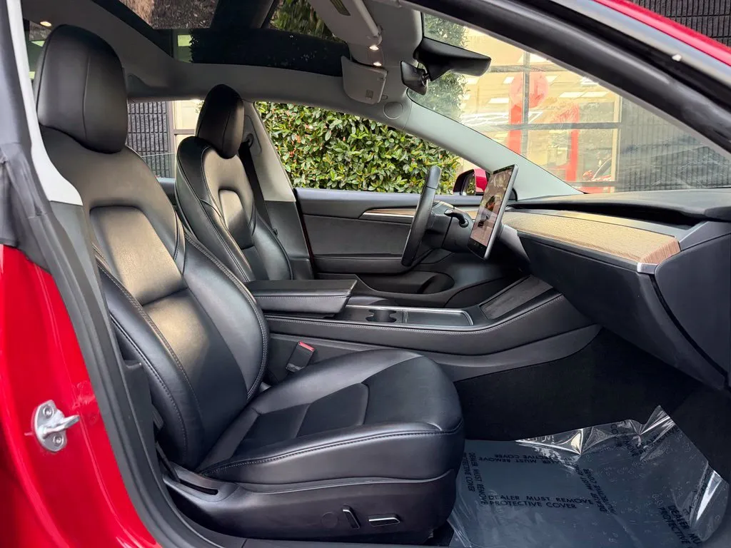 Tesla Model 3 photo 33