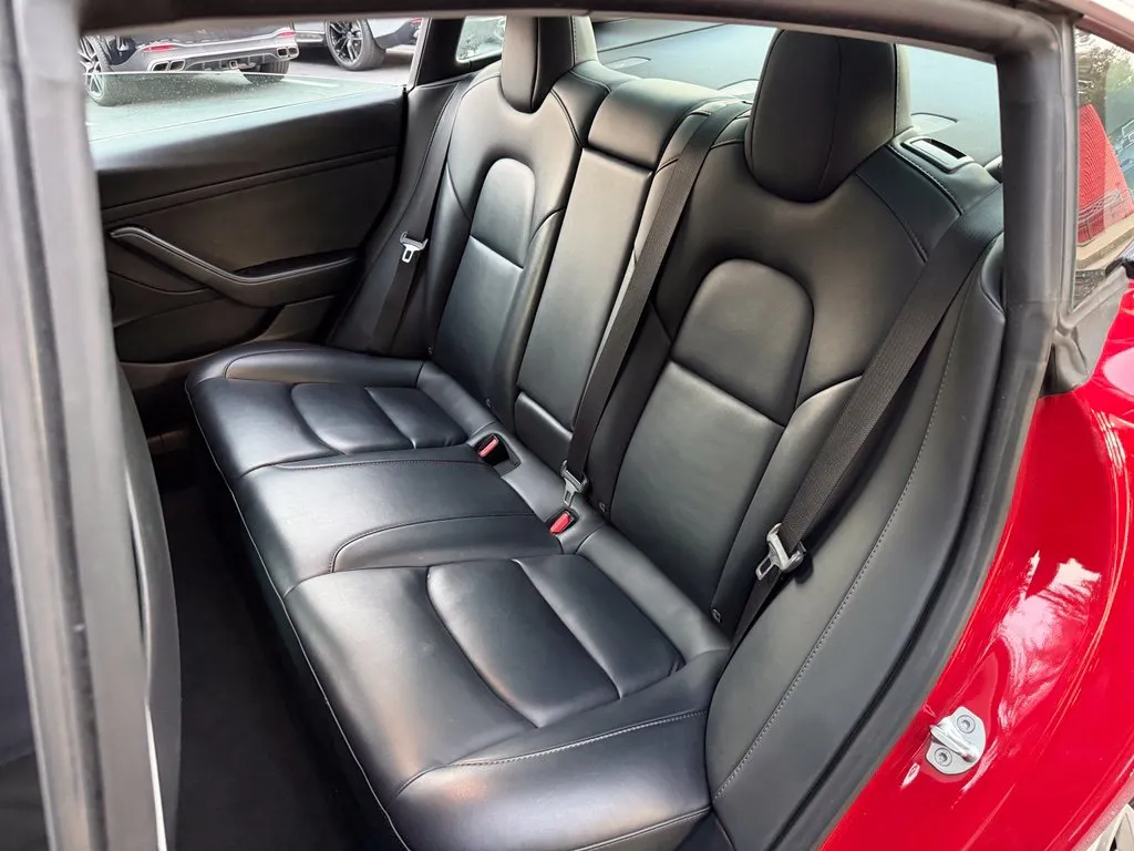 Tesla Model 3 photo 31