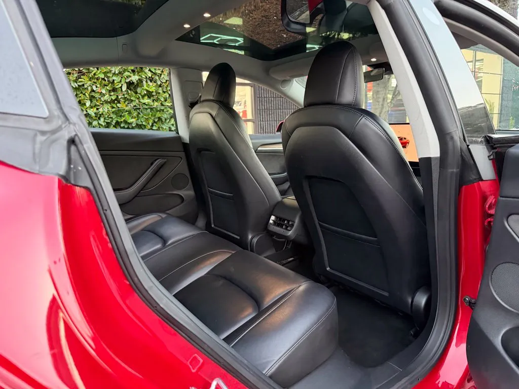Tesla Model 3 photo 38