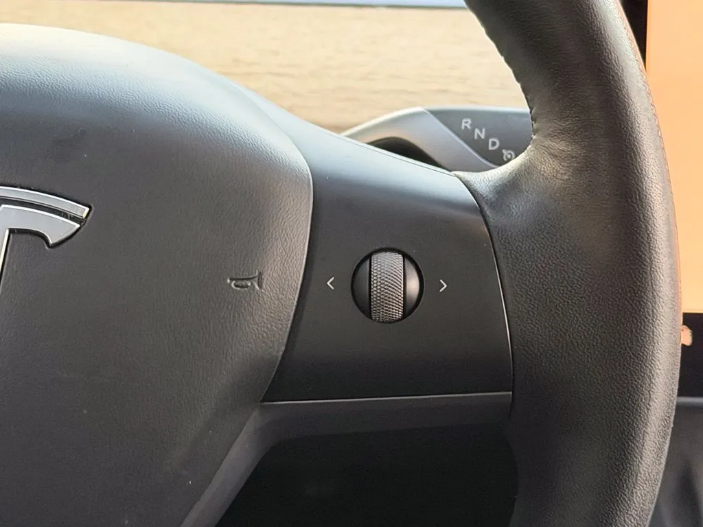 Tesla Model 3 photo 45