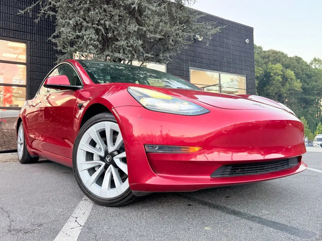 Tesla Model 3 photo 8