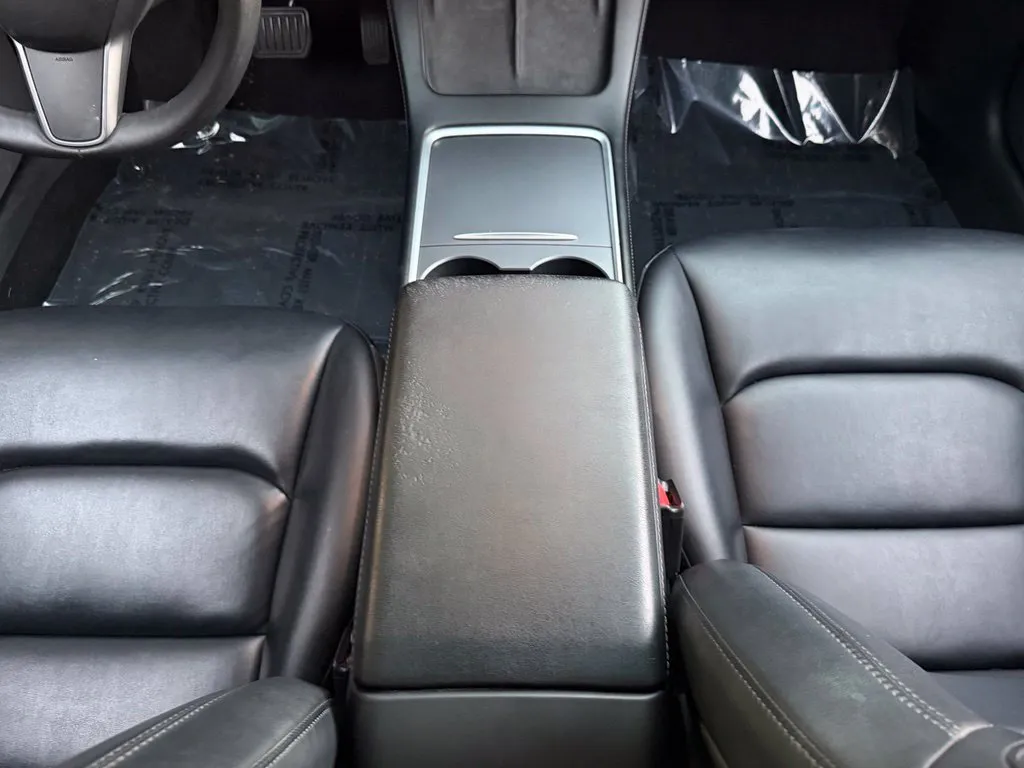 Tesla Model 3 photo 47