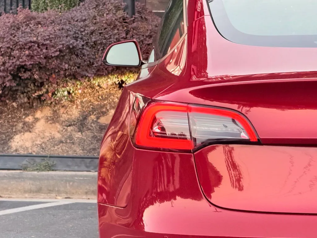 Tesla Model 3 photo 15