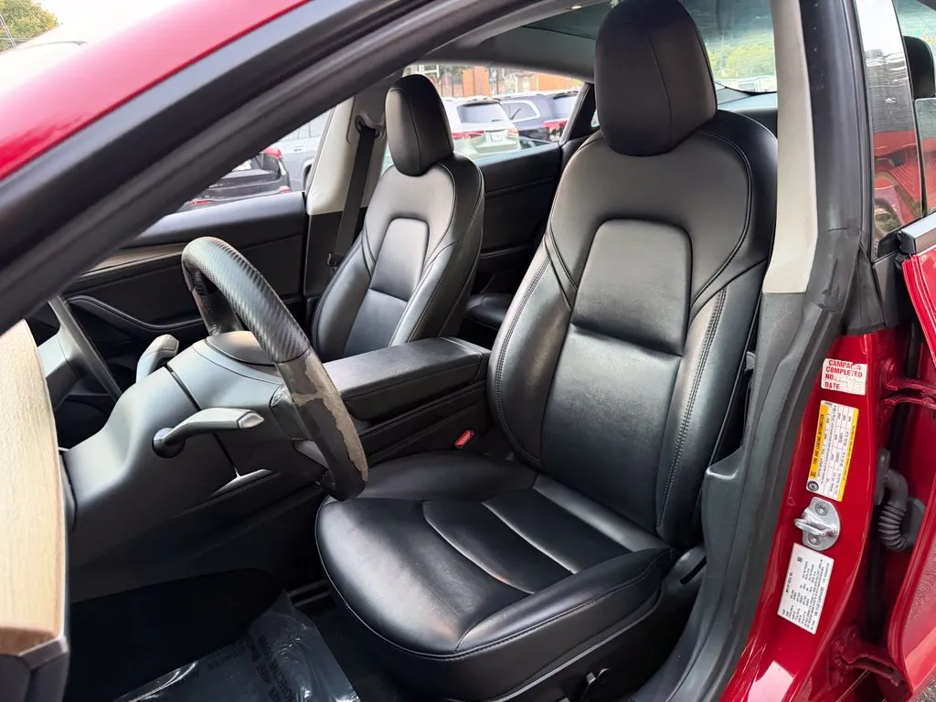 Tesla Model 3 photo 26