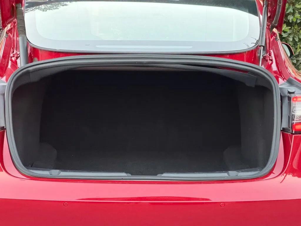 Tesla Model 3 photo 18