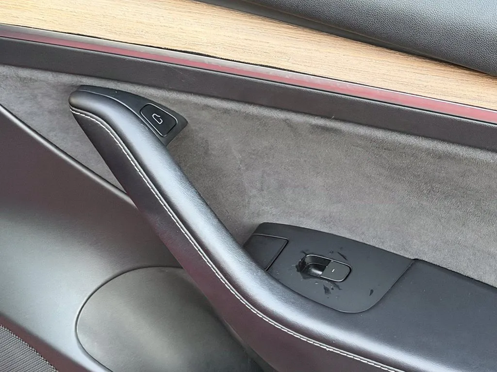 Tesla Model 3 photo 36