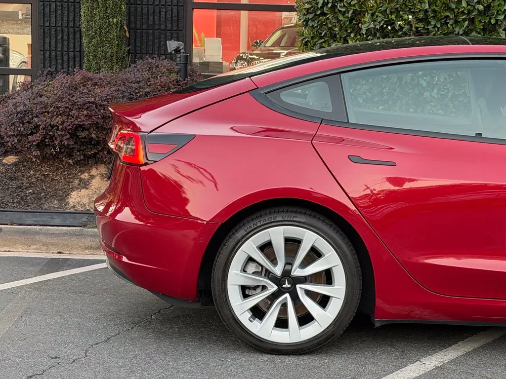 Tesla Model 3 photo 22