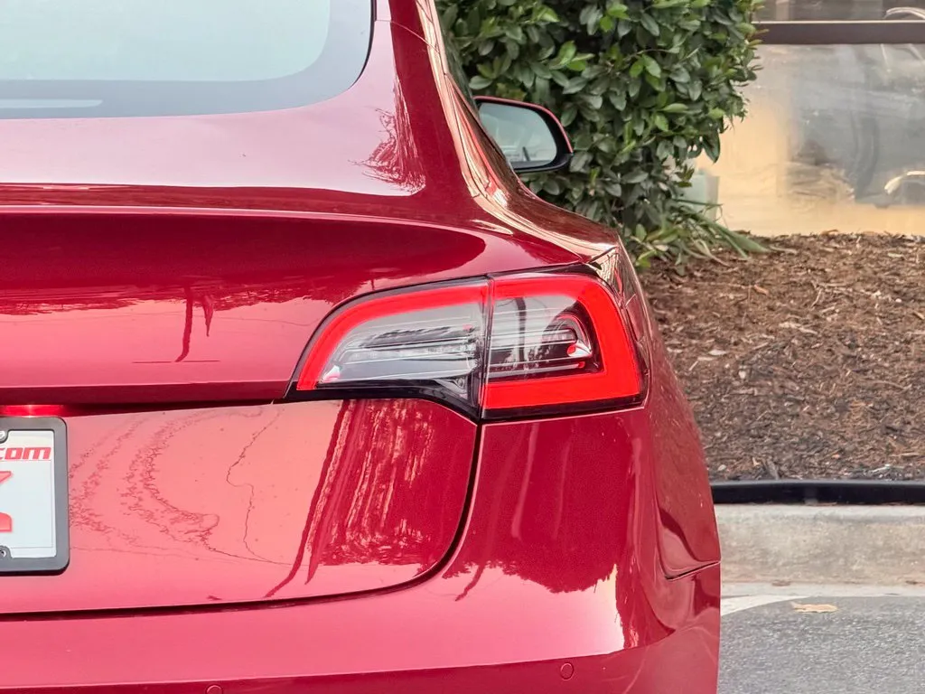 Tesla Model 3 photo 16