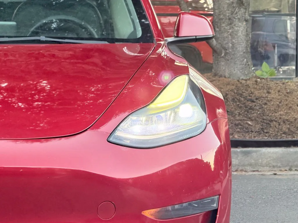 Tesla Model 3 photo 6