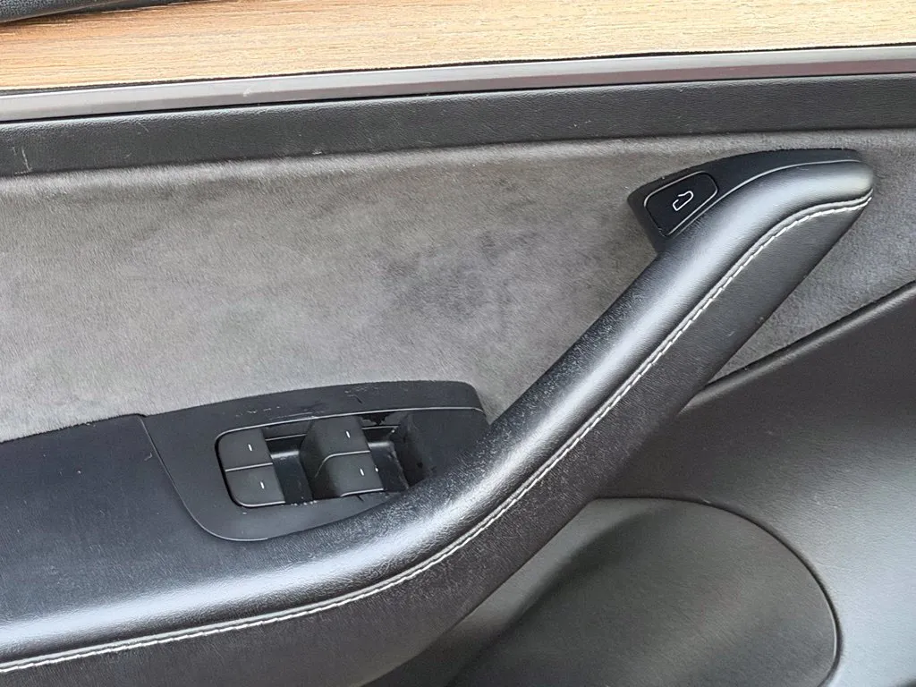 Tesla Model 3 photo 29