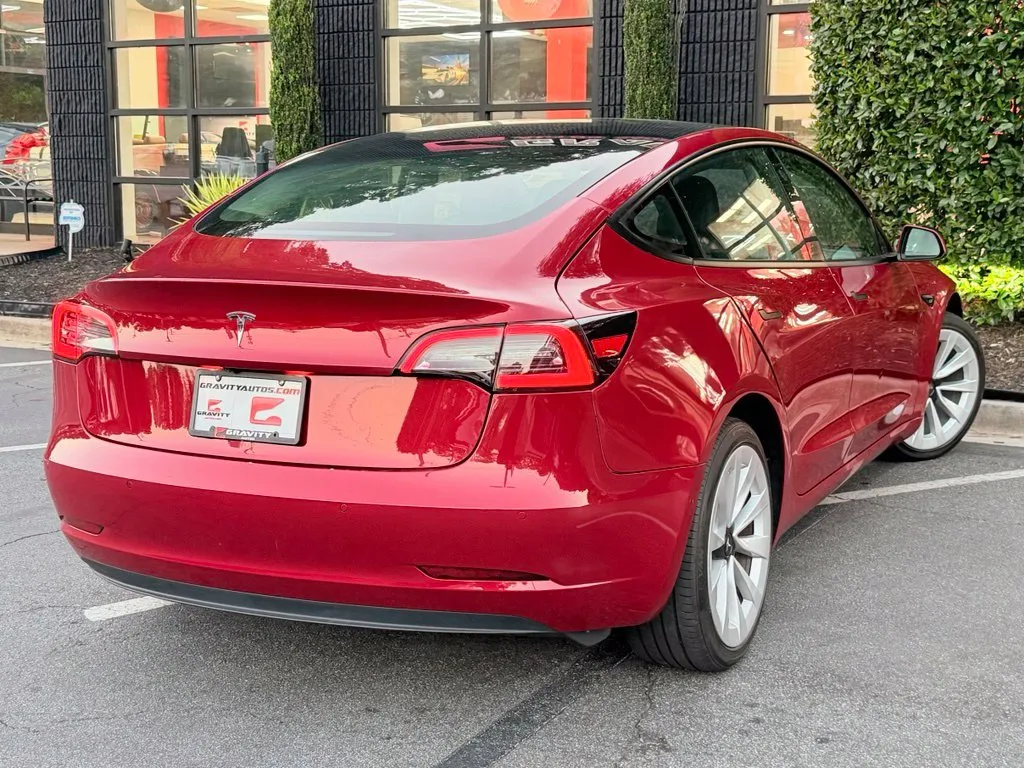 Tesla Model 3 photo 12