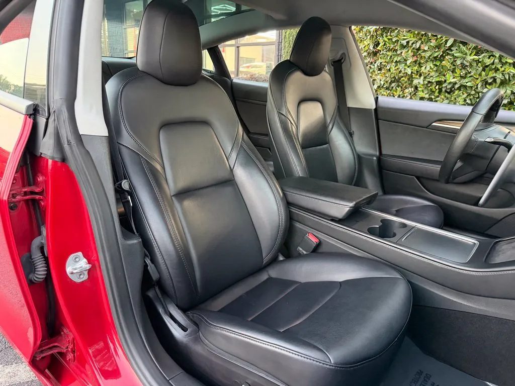 Tesla Model 3 photo 34