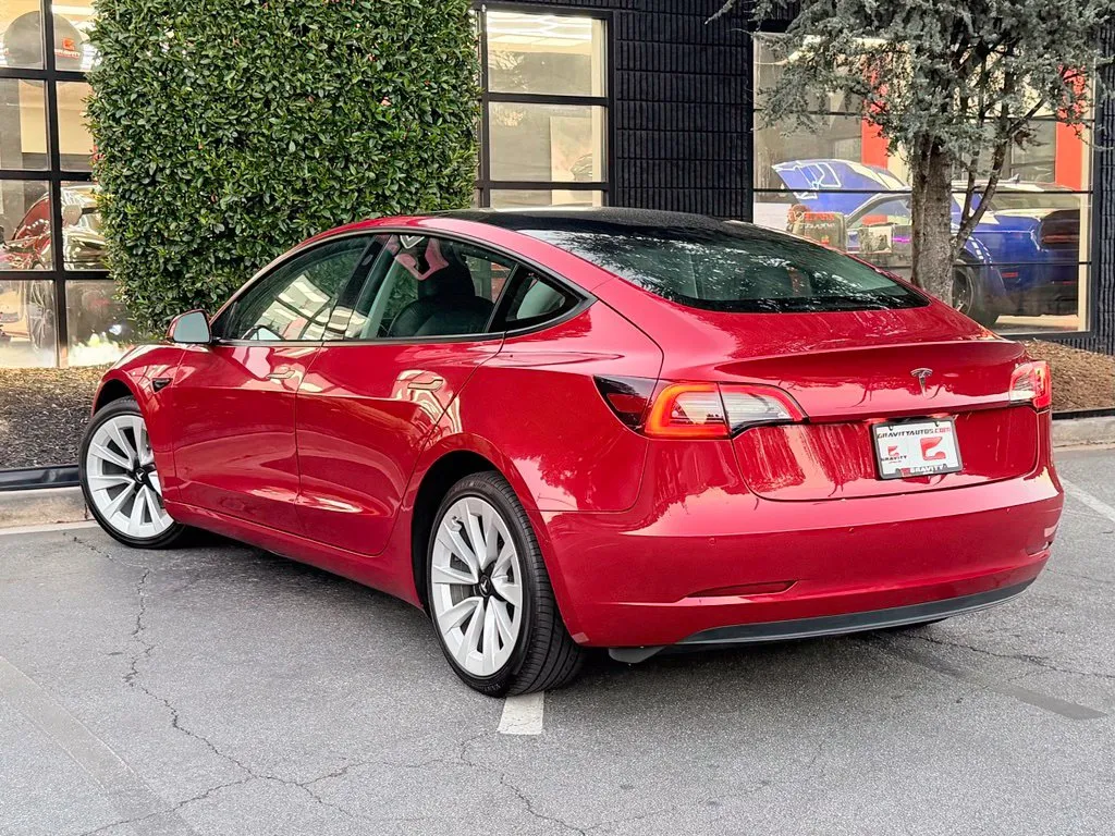 Tesla Model 3 photo 19