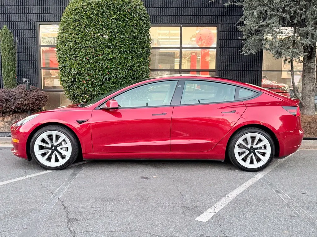 Tesla Model 3 photo 9