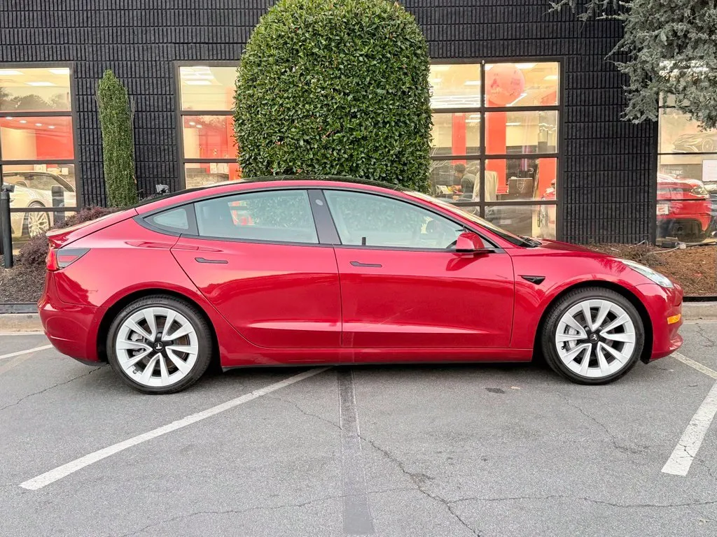 Tesla Model 3 photo 21
