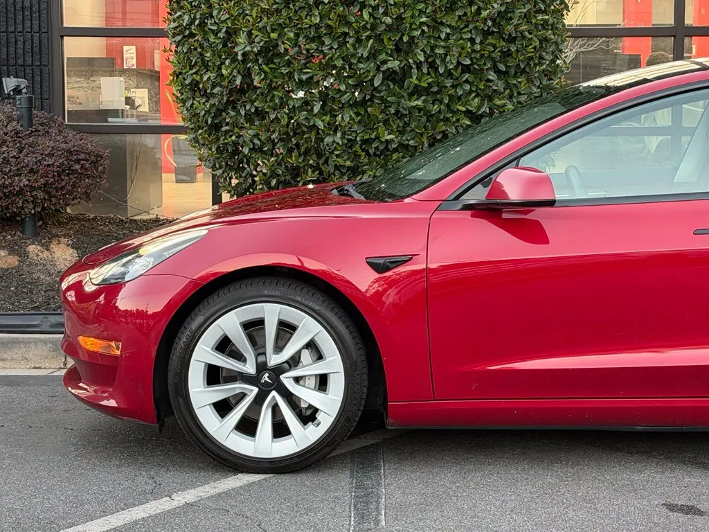 Tesla Model 3 photo 10