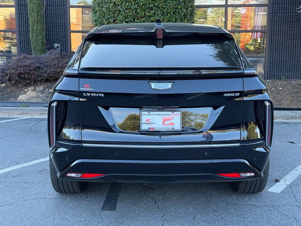 Cadillac Lyriq photo 14