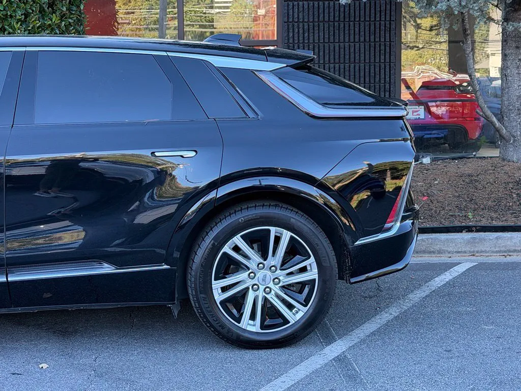Cadillac Lyriq photo 11