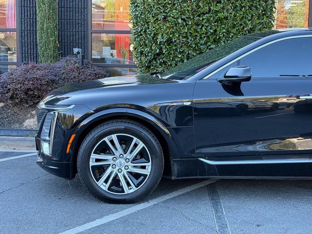 Cadillac Lyriq photo 10