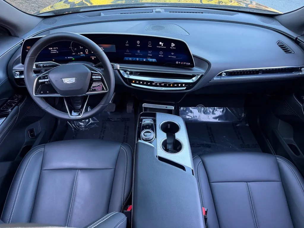 Cadillac Lyriq photo 38