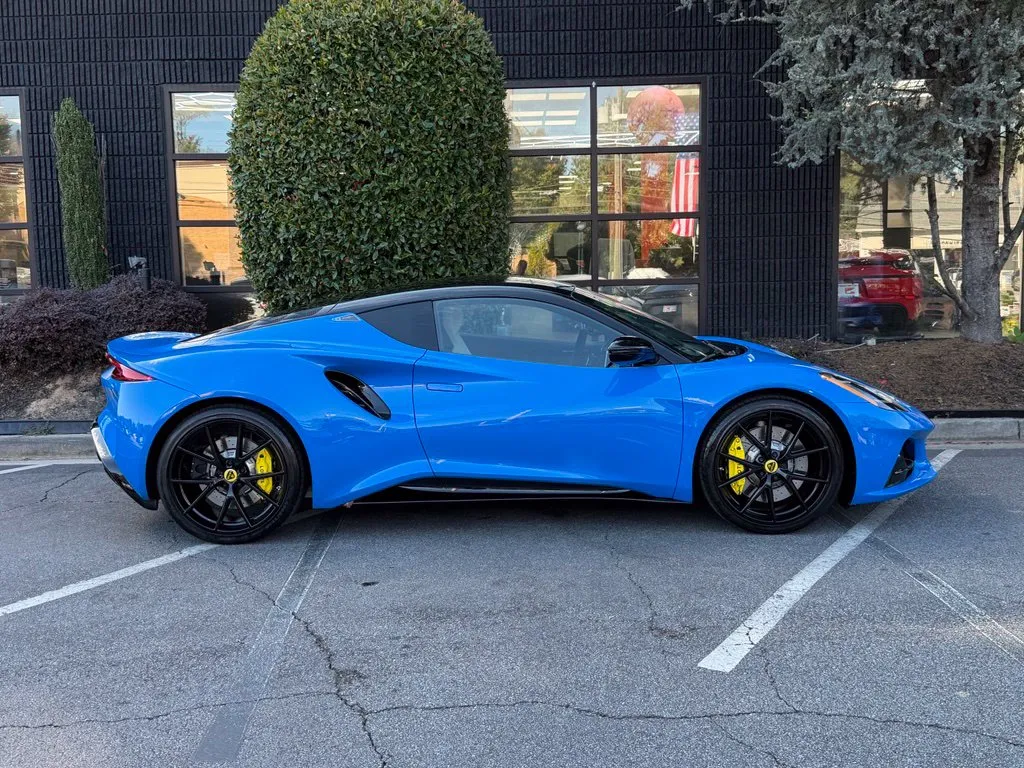 Lotus Emira photo 18