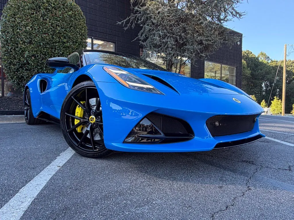 Lotus Emira photo 7