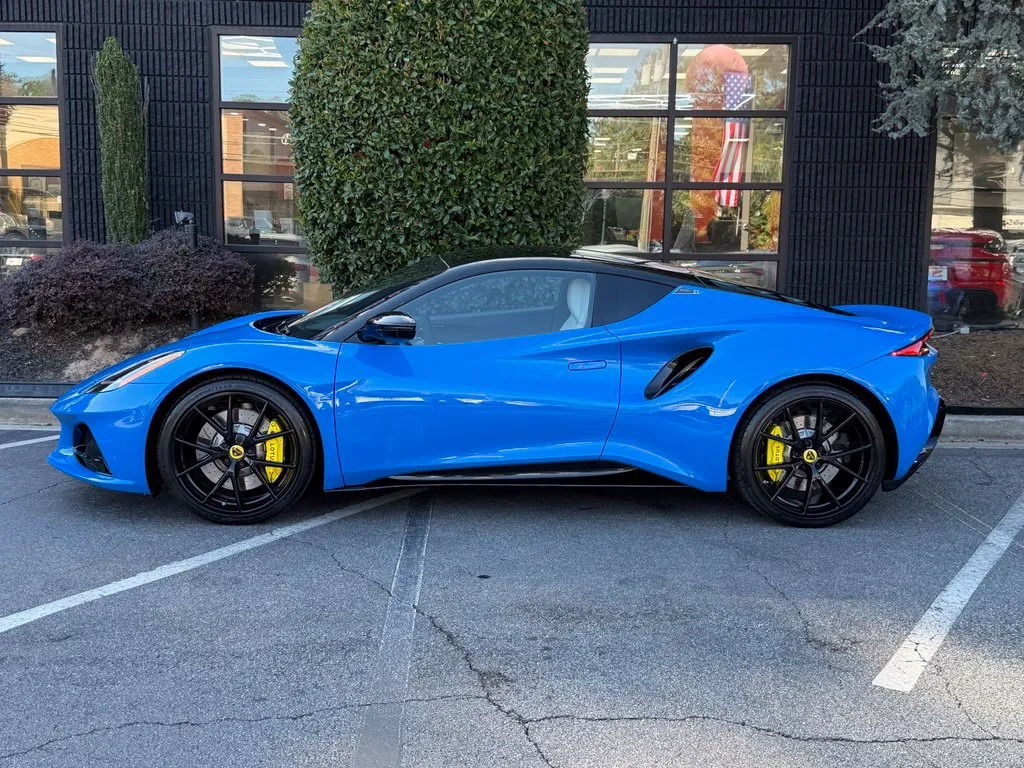 Lotus Emira photo 8
