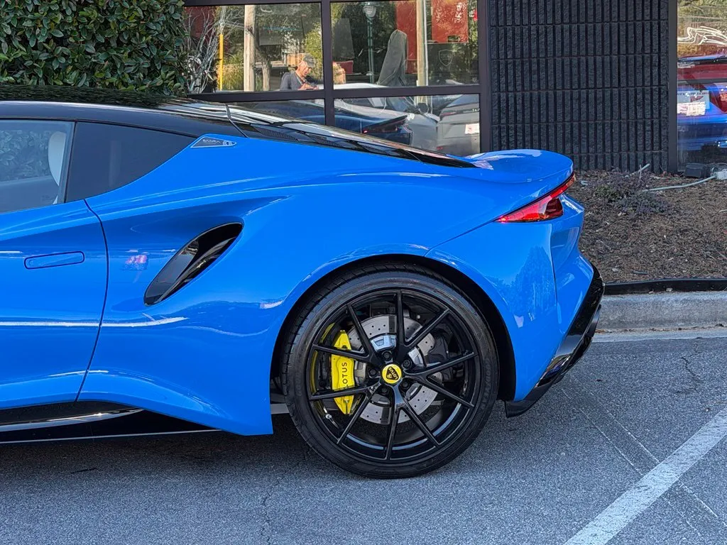 Lotus Emira photo 10