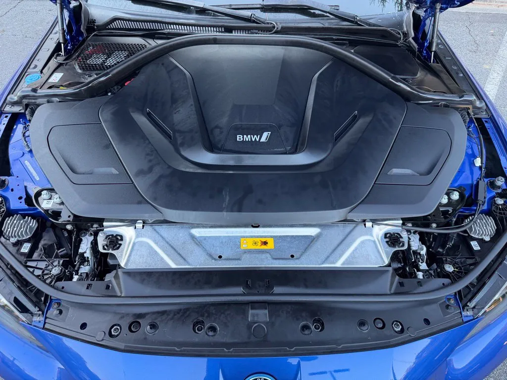 BMW i4 photo 6