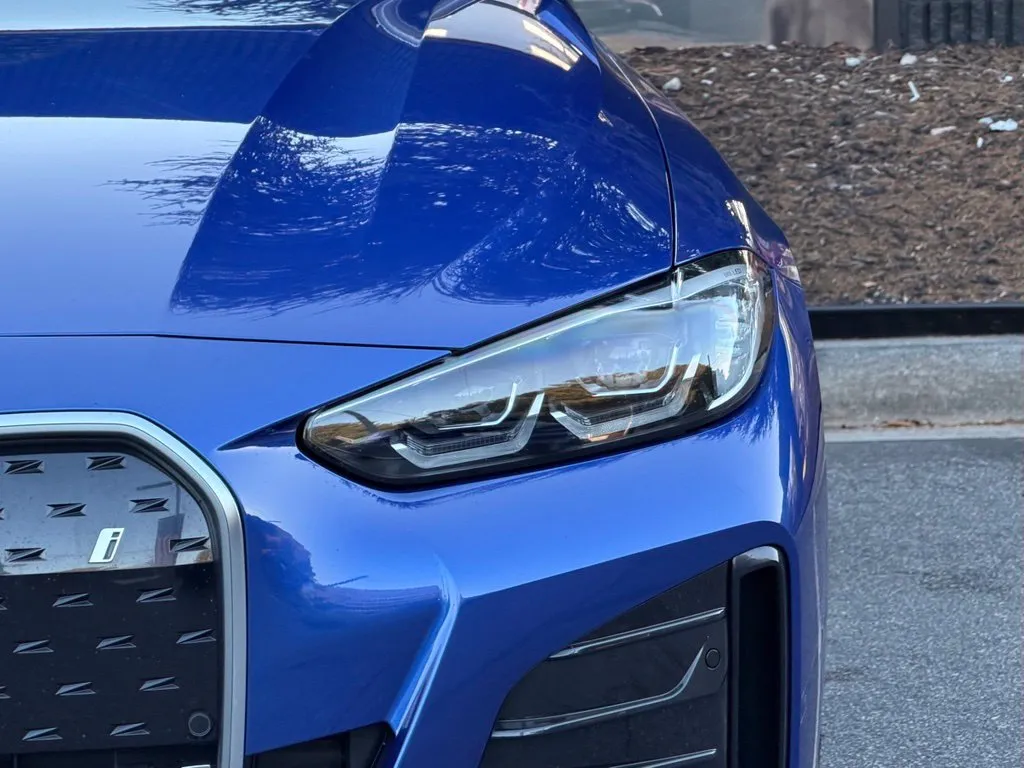 BMW i4 photo 5