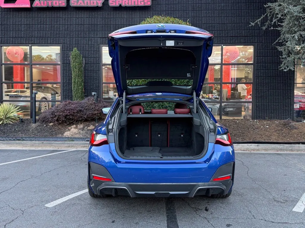 BMW i4 photo 17