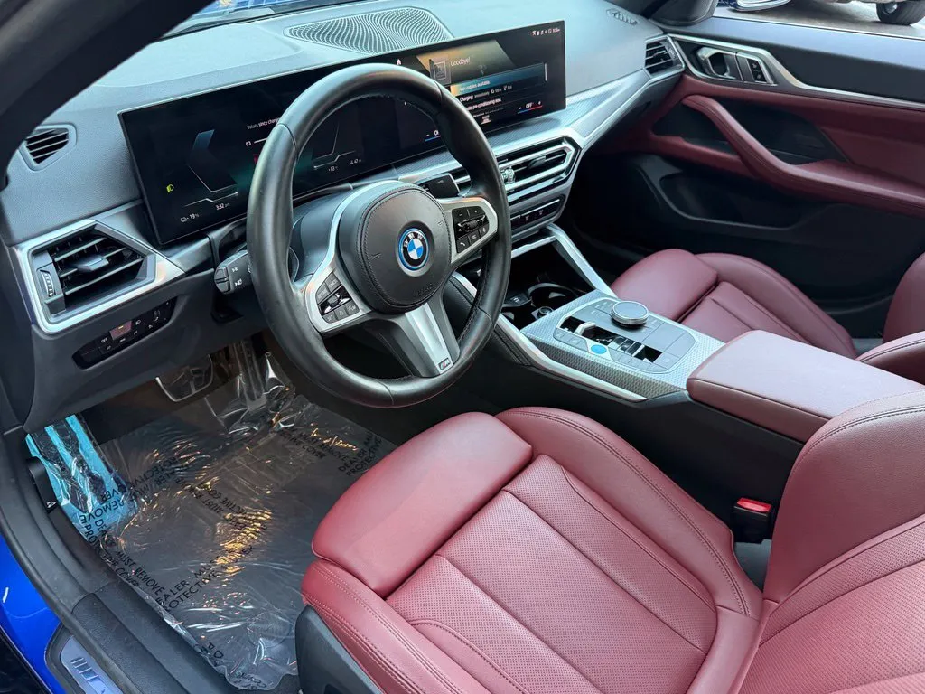 BMW i4 photo 24