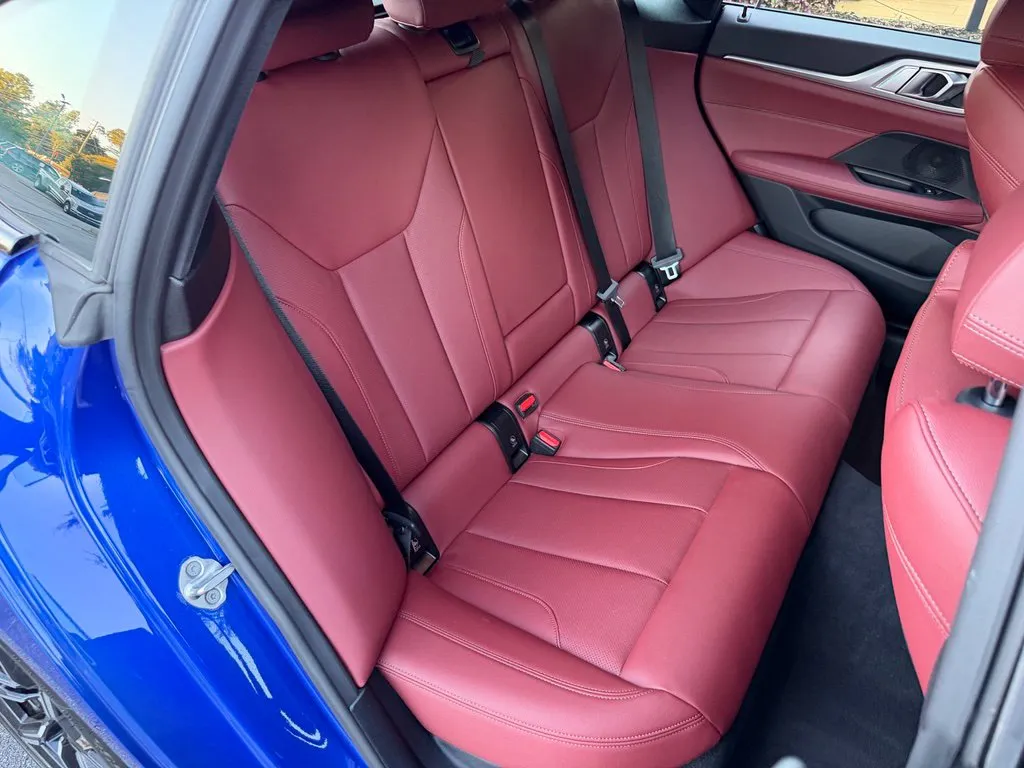 BMW i4 photo 40
