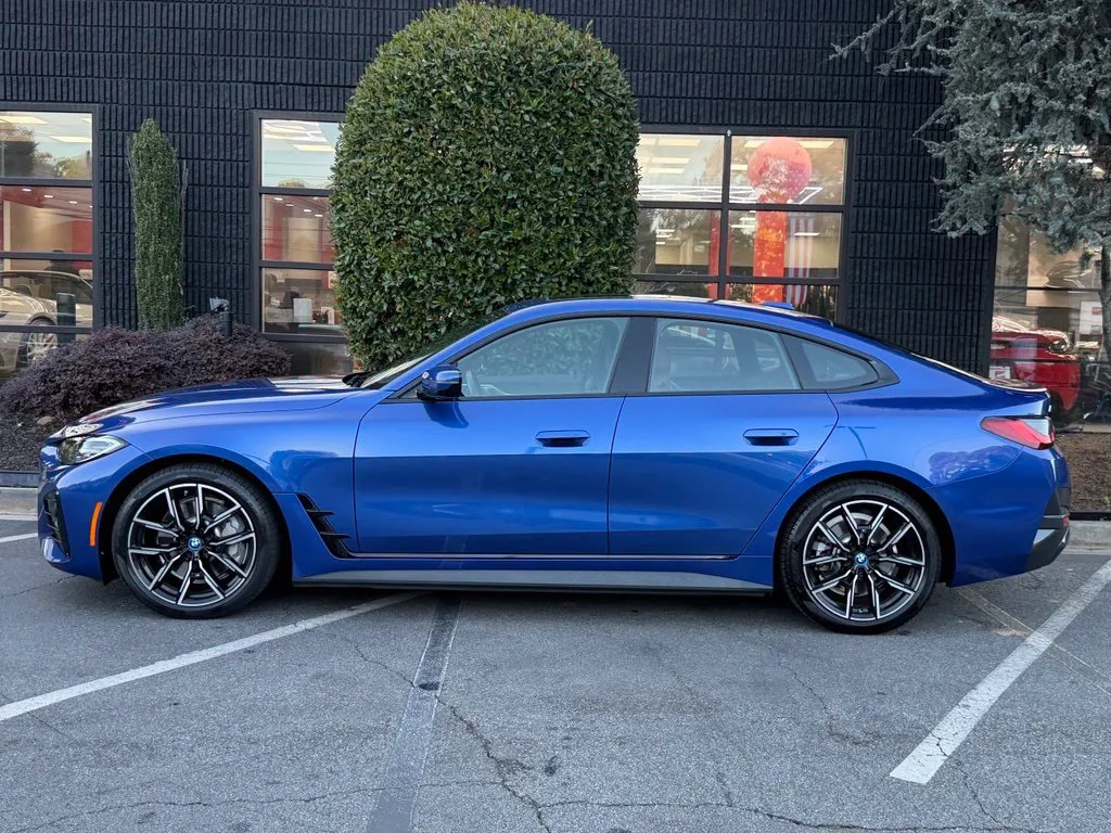 BMW i4 photo 9