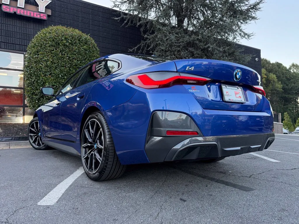 BMW i4 photo 20