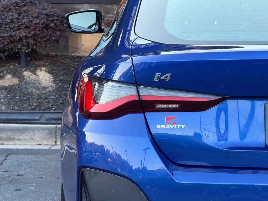 BMW i4 photo 15