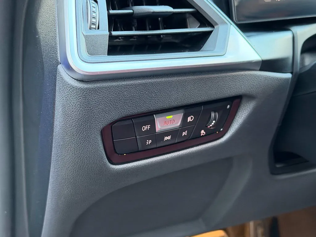 BMW i4 photo 28