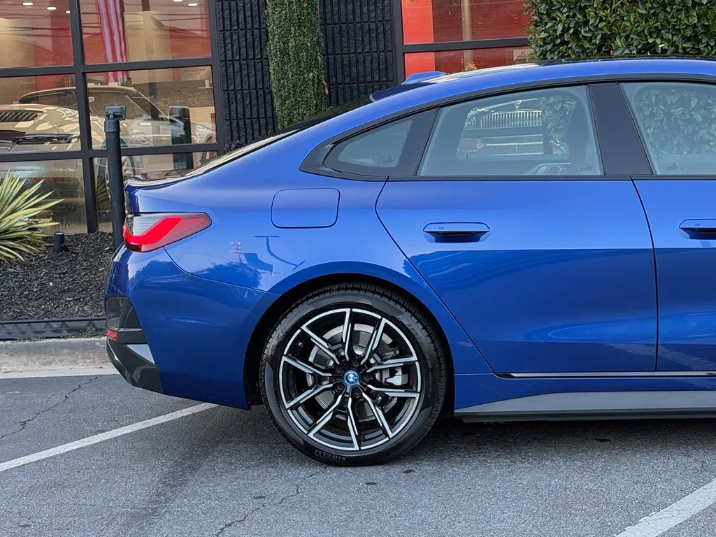 BMW i4 photo 22