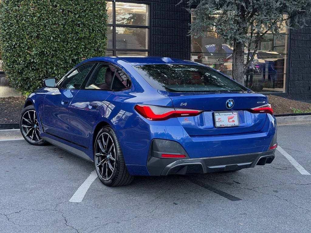 BMW i4 photo 19