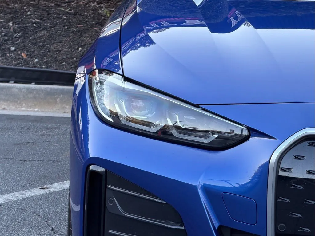 BMW i4 photo 4