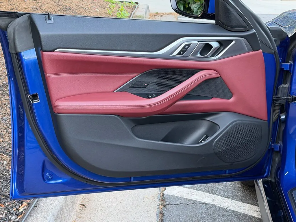 BMW i4 photo 29